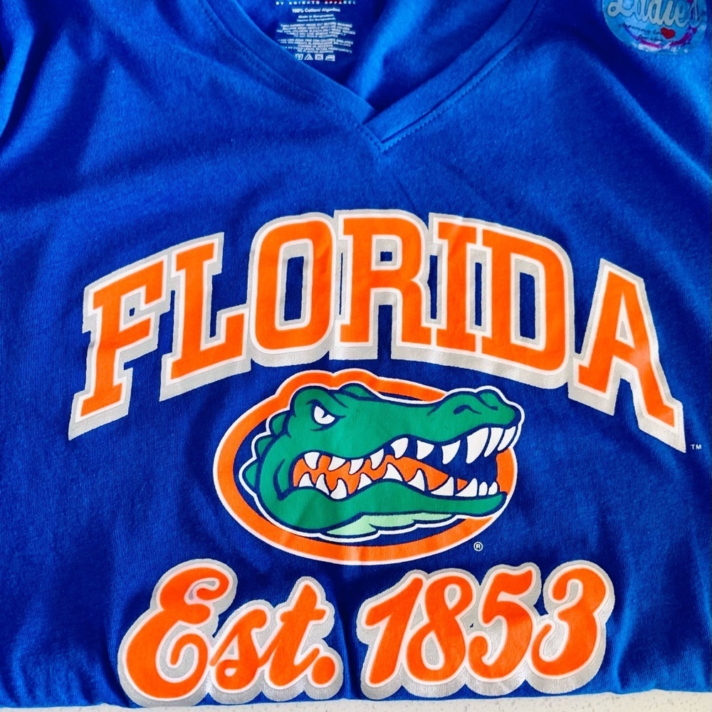 NWT FLORIDA GATORS  T-shirt NWT